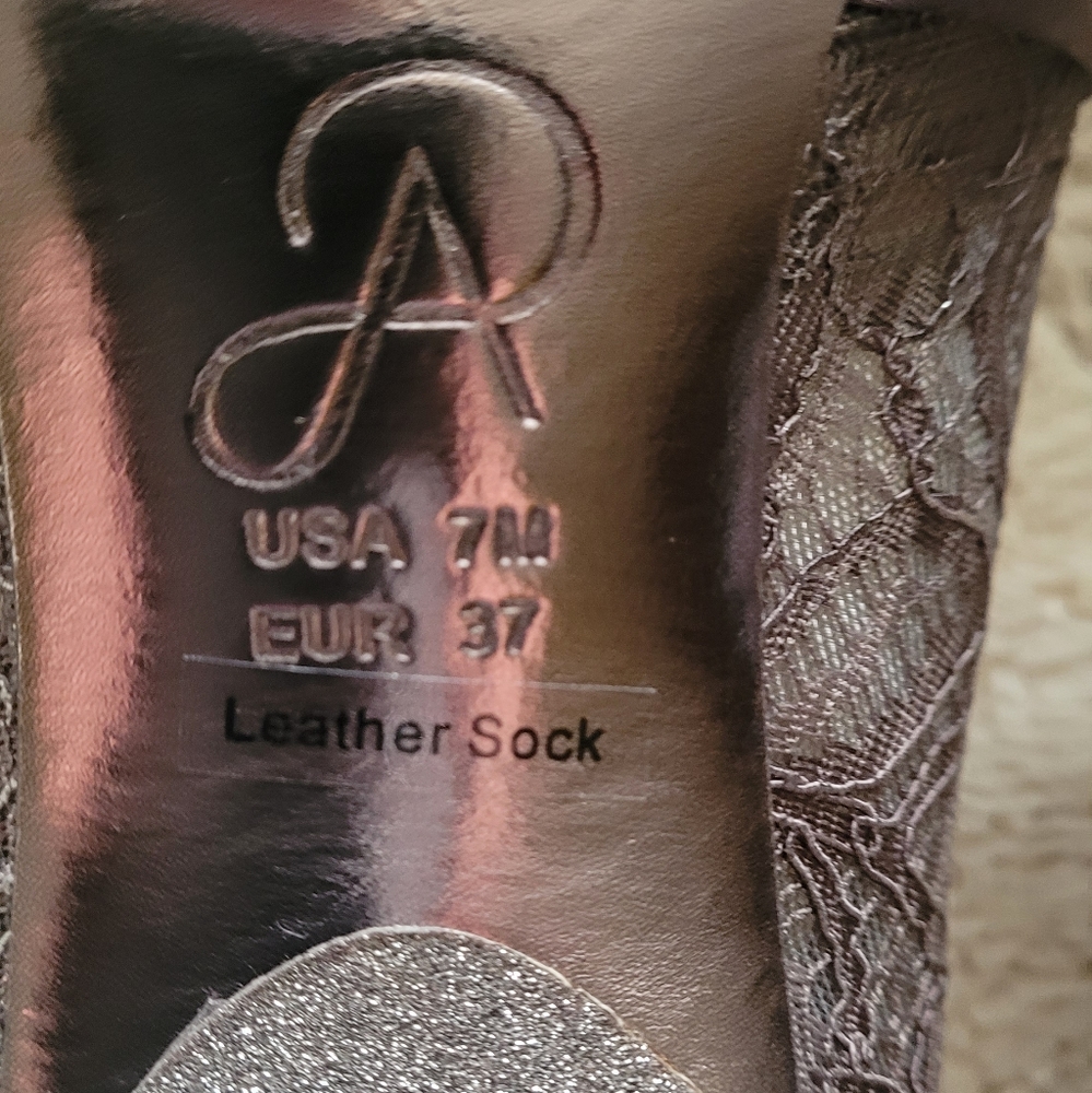 Heels - Picture 5 of 7
